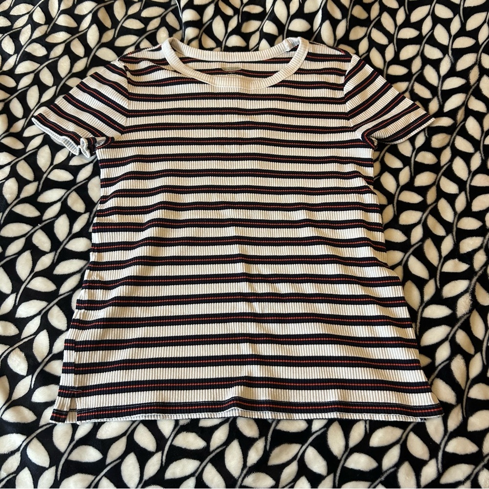 Old Navy Black and White Striped Short Sleeve Tee